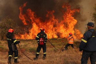 grecia se pregateste de sezonul incendiilor pe fondul schimbarilor climatice numar record de pompieri mobilizati in 2025 680a312581227
