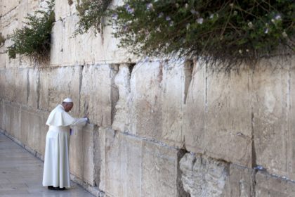 guvernul netanyahu a postat din greseala un mesaj de condoleante pentru papa francis apoi l a sters 6808938204f9d