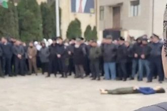 imagini de evul mediu in cecenia autoritatile sunt acuzate ca au expus public cadavrul unui adolescent acuzat ca a atacat politia 67f7f9156726c