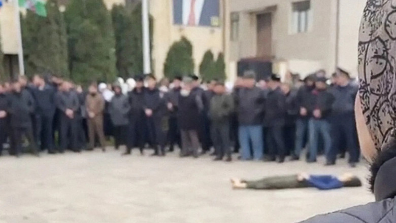 imagini de evul mediu in cecenia autoritatile sunt acuzate ca au expus public cadavrul unui adolescent acuzat ca a atacat politia 67f7f9156726c