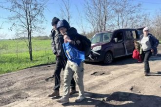 in timpul armistitiului de paste fortele ruse au atacat cu drone voluntarii ucraineni care evacuau civili in donetk 68051d888fa90