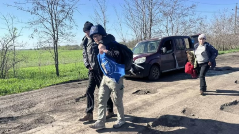 in timpul armistitiului de paste fortele ruse au atacat cu drone voluntarii ucraineni care evacuau civili in donetk 68051d888fa90