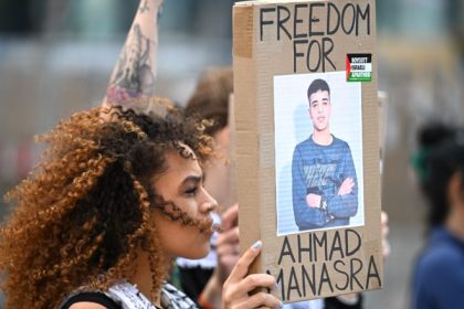 israelul elibereaza un palestinian arestat pe cand avea 13 ani a stat 10 ani in inchisoare dupa o condamnare controversata 67f8bf212ced5