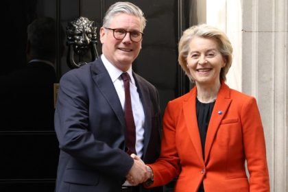 la cinci ani de la brexit marea britanie se aliaza cu ue ca sa il sfideze pe donald trump ce document se pregatesc sa semneze 68109d486a472