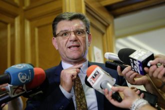 liderul deputatilor sos dumitru coarna si a dat demisia din grupul parlamentar dupa ce sosoaca a blestemat electoratul suveranist 67ebc0894892e
