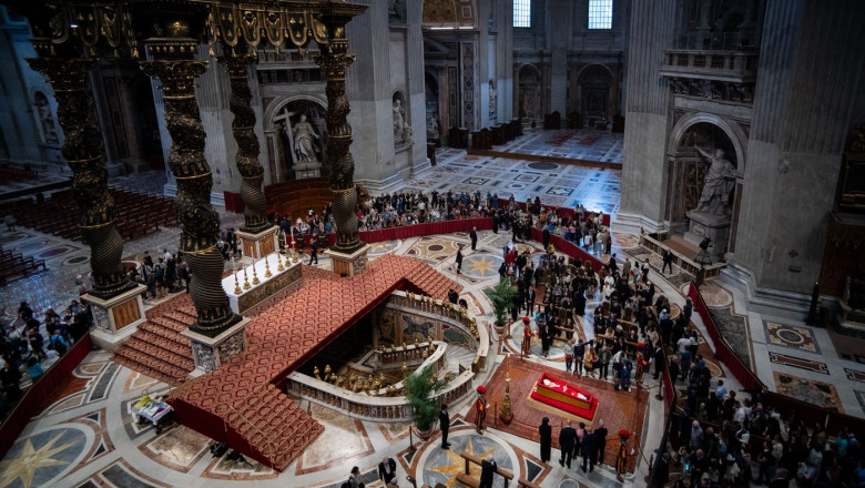 live videotext ultima zi in care credinciosii isi pot lua ramas bun de la papa francisc inainte de funeralii masuri stricte de securitate la vatican 680b45b951d7c