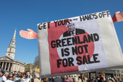 lumea s a saturat de prostiile tale sute de europeni au manifestat impotriva lui donald trump si elon musk 67f22ead5bf7e