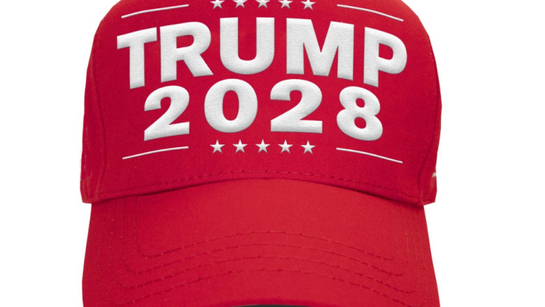 magazinul online al lui donald trump a pus in vanzare sepci si tricouri cu inscriptia trump 2028 cat costa produsele 680b16e254f99