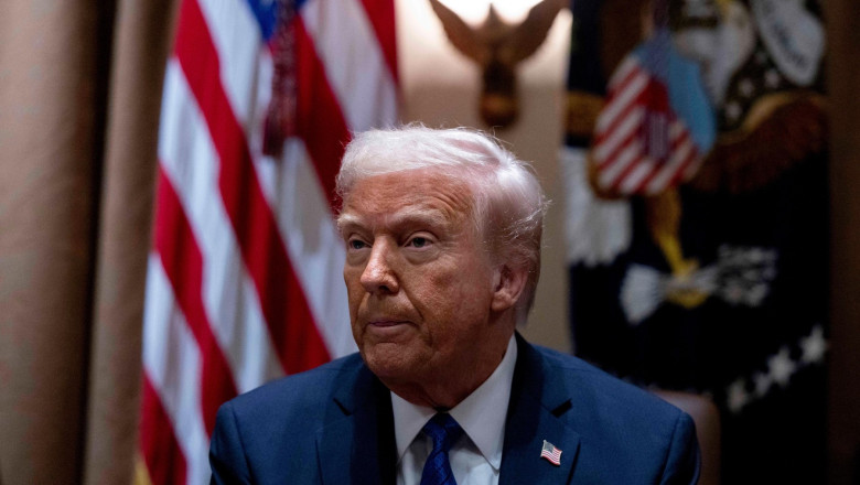 mai multi congresmeni democrati il acuza pe trump ca participa la cea mai mare manipulare a pietei mondiale ce initiaza acestia 67f7d4c069dfd