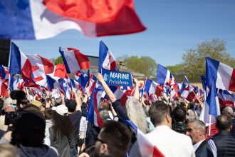 manifestatia de sprijin pentru marine le pen a avut participare sub asteptari nici la contramanifestatii nu a fost altfel 67f35850ec622