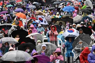 manifestatii in coreea de sud dupa destituirea presedintelui yoon mii de sustinatori au protestat 67f1237892cba