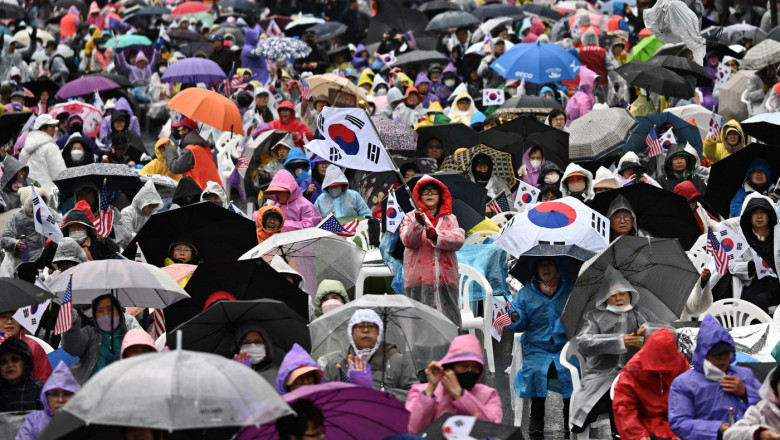 manifestatii in coreea de sud dupa destituirea presedintelui yoon mii de sustinatori au protestat 67f1237892cba