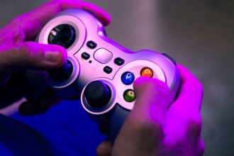 marea britanie interzice exportul de controlere de jocuri video in rusia folosite de armata rusa in razboiul din ucraina 6809f5656e581