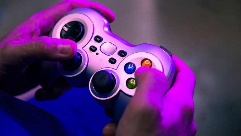 marea britanie interzice exportul de controlere de jocuri video in rusia folosite de armata rusa in razboiul din ucraina 6809f5656e581