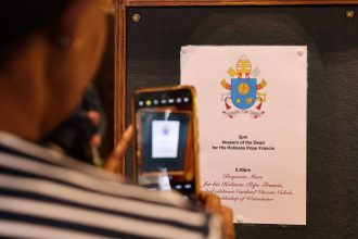 masinaria de comunicare a vaticanului la turatie maxima pentru a anunta lumii decesul papei francisc 680666d5503cd