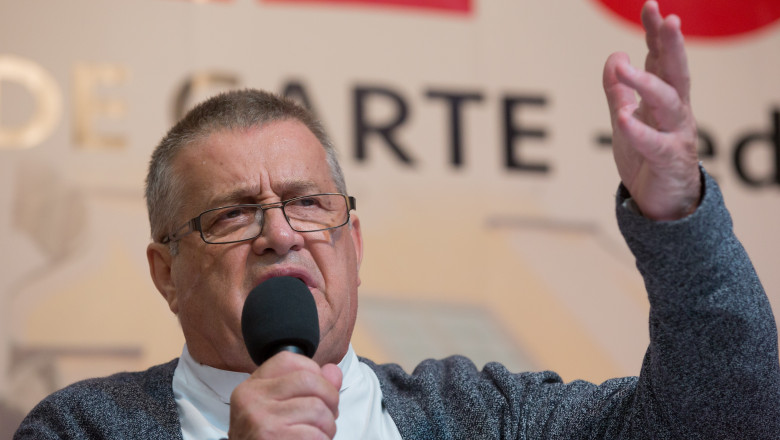 mircea dinescu anunta ca il da in judecata pe victor ponta in mod normal ar trebui sa fie bagat la puscarie pentru tradare nationala 67f7db14e7a81