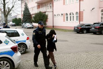 o casa a ororilor in care se aflau 31 de copii a fost descoperita in bosnia politist arestat pentru trafic de persoane 67eeb8b8c4bc9