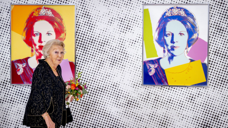 o primarie din olanda a aruncat din greseala la gunoi un portret al reginei beatrix semnat de warhol regretam acest lucru 680b367999d20