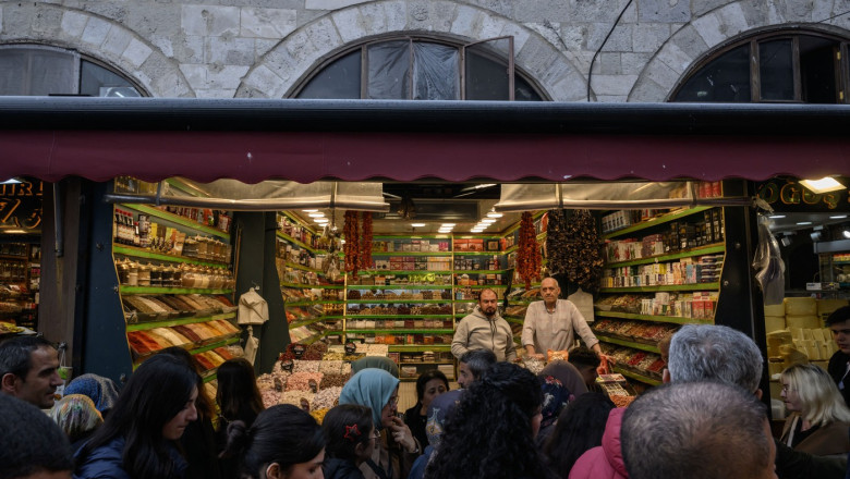 opozitia turca face apel la un boicot comercial cetatenii sunt indemnati sa nu cumpere de la companii considerate pro erdogan 67ed3023d7781