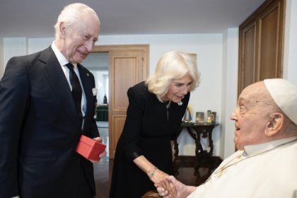 papa francisc i a primit pe regele charles si regina camilla la vatican ce le a transmis suveranul pontif 67f78c18adc65