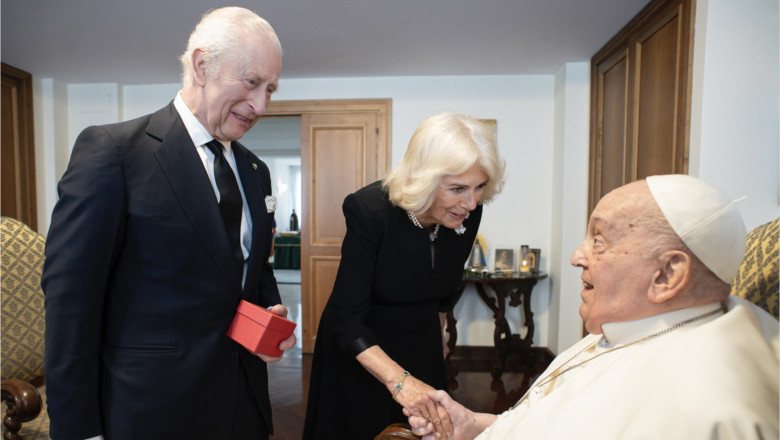 papa francisc i a primit pe regele charles si regina camilla la vatican ce le a transmis suveranul pontif 67f78c18adc65