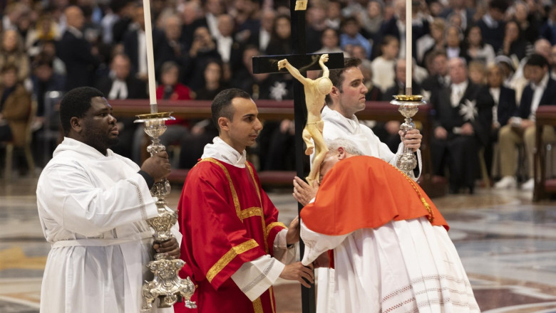 papa francisc inca in convalescenta a lipsit de la procesiunea anuala din vinerea mare de la roma 68033738bddb4