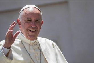 papa francisc un papa al poporului cum a ajuns fiul unor imigranti din argentina sa conduca vaticanul si ce mostenire lasa in urma 6806033d3638f