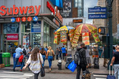 parerile americanilor despre taxele vamale impuse de donald trump de la nebunie la un rau necesar 67ef71e0ab178