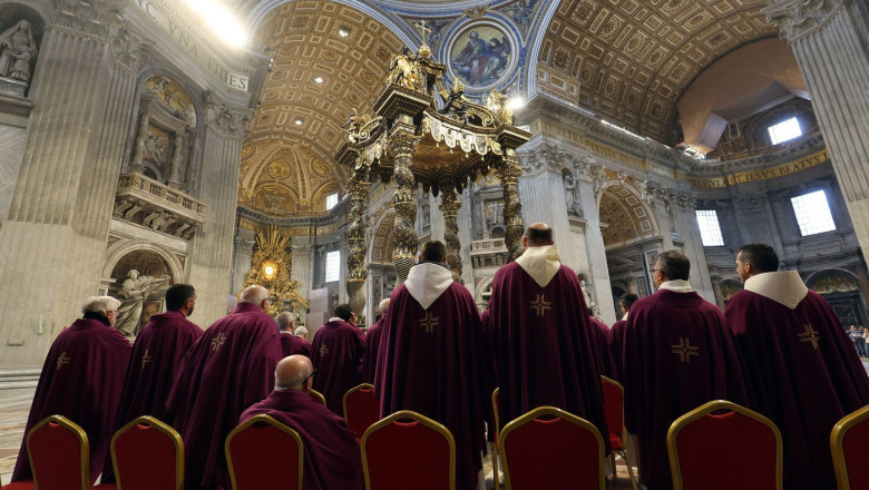 perioada scaunului vacant sede vacante si alegerea papei incalcarea secretului votului se pedepseste cu