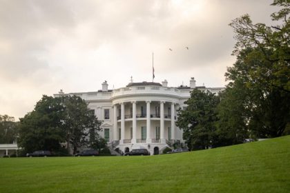 peste 1 900 de cercetatori ii cer lui trump sa opreasca atacul major asupra stiintei americane si invoca un climat al fricii 67ed4793d1a9b