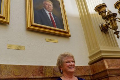 pictorita pe care donald trump a acuzat o ca i a denaturat intentionat portretul activitatea mea de 41 de ani este acum in pericol 67f288e592755