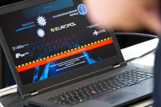 politisti din 38 de tari inclusiv romania au destructurat una dintre cele mai mari platforme de pedofilie din lume 67eebe9546586