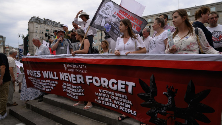 polonia a reluat exhumarile victimelor masacrului de la volinia sursa de tensiuni cu kievul este o misiune complicata 680a4d45223e3