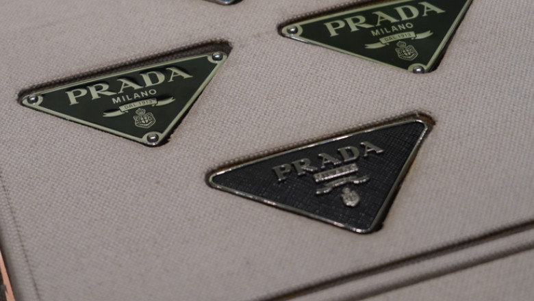 prada cumpara rivala versace care este valoarea tranzactiei 67f811757afa6