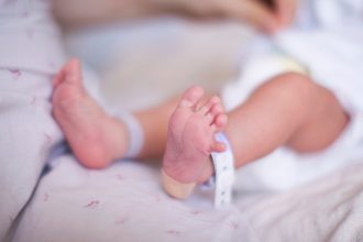 premiera in marea britanie o femeie a nascut o fetita dupa ce sora sa i a donat uterul cel mai bun cadou la care am fi putut spera 67f4f4d1e10dd