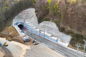 pro infrastructura in cateva saptamani vom avea primul tren care trece prin tunelul batuta dupa 4 ani si jumatate de intarziere 6800977dc56a7