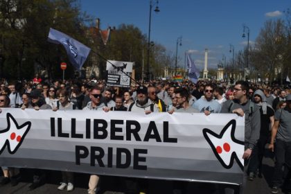 protest inedit la budapesta viktor orban ironizat din cauza legii anti lgbtq sa fim toti la fel 67fb773934f4f