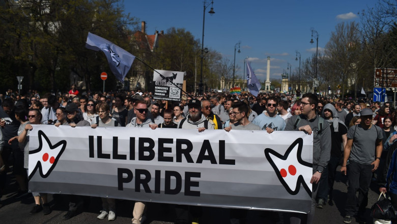 protest inedit la budapesta viktor orban ironizat din cauza legii anti lgbtq sa fim toti la fel 67fb773934f4f