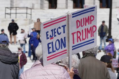 proteste de amploare impotriva lui trump in sua anuntate sambata trump musk si acolitii lor miliardari orchestreaza un asalt total 67f133e511ac6