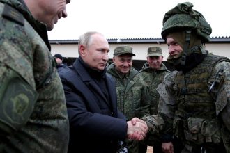 putin i a felicitat pentru victorie pe militarii rusi din kursk si le a multumit pentru munca eroica 680e7fe522ebf