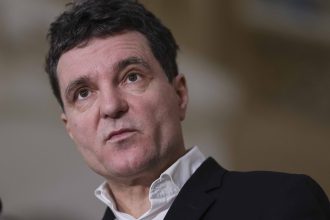 raspunsul lui nicusor dan la invitatia lui ilie bolojan de a participa la o dezbatere electorala intre candidati la cotroceni 67f6052d53391