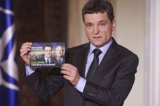 reactia lui nicusor dan dupa ce pliante in care apare sustinut de klaus iohannis au fost distribuite in bucuresti 681128089786c