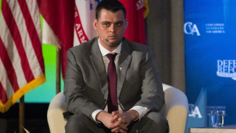 scurgere de informatii la pentagon dan caldwell consilier de top al lui pete hegseth a fost suspendat si dat afara din cladire 67ff382949b74