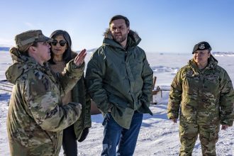 sefa bazei americane din groenlanda a fost demisa dupa vizita lui jd vance care este motivul 67f8e5ccb2ab2