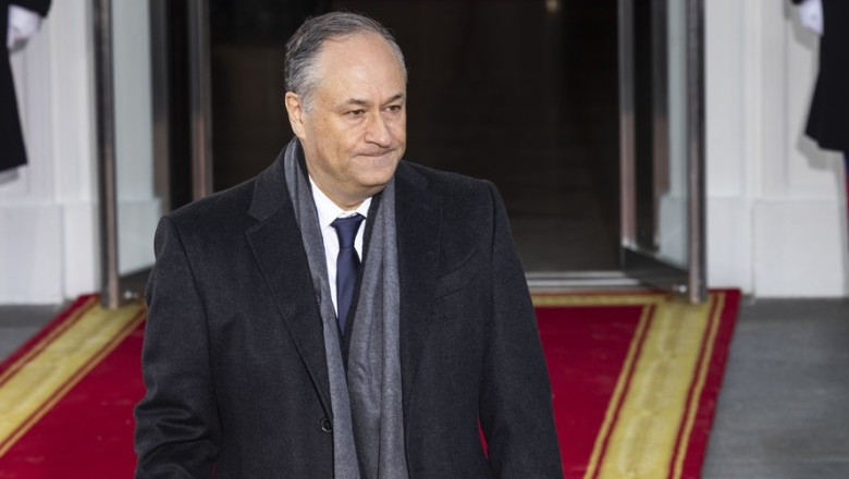 sotul kamalei harris il acuza pe donald trump ca l a dat afara din consiliul administrativ al muzeului holocaustului 6811df9693dc3