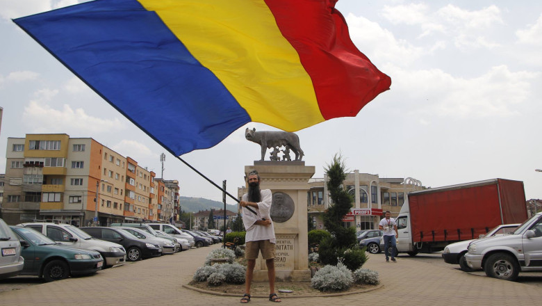 stegarul dac s a ales cu dosar penal pentru ultraj dupa ce a imbrancit un jandarm in fata arestului central 67ebc07e707be