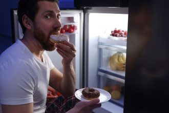 studiu de ce orele la care mancam influenteaza sanatatea inimii mai mult decat intervalul orar in care dormim 67fb3a84d62cd