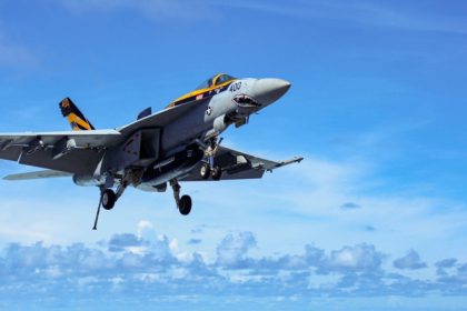 sua au pierdut un avion de 60 de milioane de dolari pe mare dupa ce a cazut peste bord de pe un portavion cum s a petrecut incidentul 68106c10b5c5c