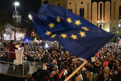 sute de functionari publici au fost concediati pentru ca au sustinut manifestatiile pro ue din georgia 67fe8284f261f