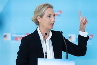 taxele anuntate de trump infurie pana si fanii europeni lidera afd le catalogheaza drept otrava pentru comertul liber 67ee8b043a933